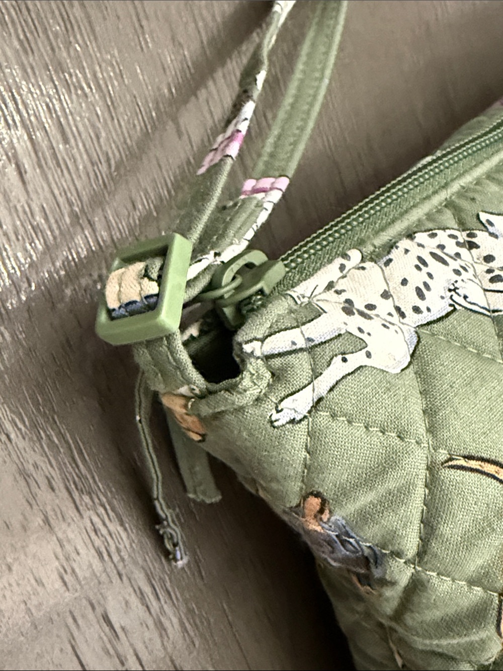Vera Bradley Quilted Olive Dog Print Shoulder Bag - Picture 4 of 13